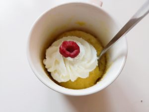 Nydelig vaniljekake i kopp. Koppkake. Mugcake. Kake på 30 sekunder. Glutenfri.